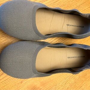 Amazon Essentials Women's Textured Gray Flats 9.5 Wide